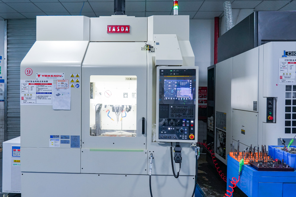 Japan Yasoda YBM640V CNC machining centre, imported mould processing equipment in the Cents Mould factory